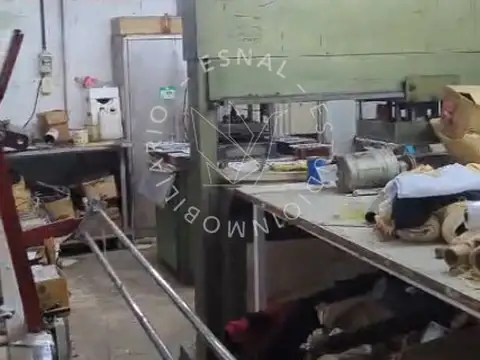 Galpon en Venta 25  mts Frente