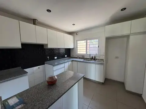 VENTA CASA 5 AMB C/JARDIN APTO CREDITO - MORENO