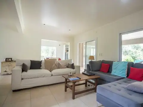 VENTA casa 4 ambientes en Barrio LOS POTRILLOS