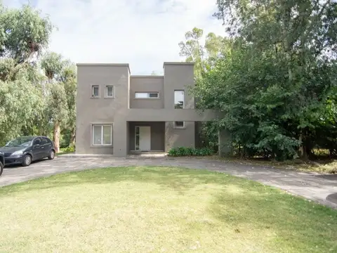 VENTA casa 4 ambientes en Barrio LOS POTRILLOS