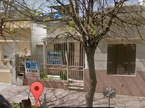 EN VENTA CASA ANTIGUA EN ZONA CENTRAL DE CASEROS, IDEAL PARA HACER UN EDIFICIO - FICHA 7338