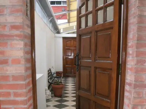 DEPARTAMENTO TIPO CASA 3 MB. CTFTE- VENTILA A PATIO - IMPECABLE ESTADO -sin expensas