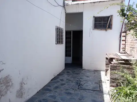 Inmueble c/ 2 Departamentos y 2 Locales