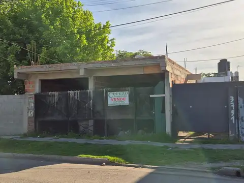 Inmueble c/ 2 Departamentos y 2 Locales