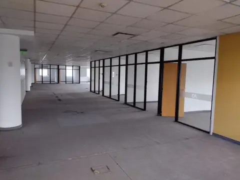 Edificio de oficinas en alquiler sobre colectora Panamericana, Vicente López