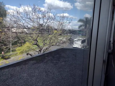 Oficina en Alquiler con 8 cocheras