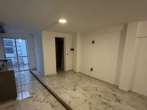 PH MONOAMBIENTE con patio reciclado a nuevo, GARAY y 1 DE MAYO, Mar del Plata