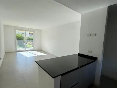 Planta Baja con Jardín  en venta 3 ambientes en Pilar