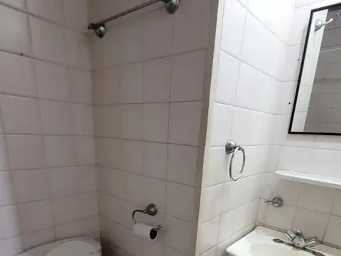 OFICINA DEPOSITO 3 AMBIENTES CON PATIO EN PB