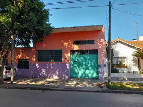 Galpón 90 metros totales. 70 metros + entrepiso