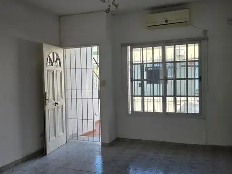 Depto Tipo Casa en Alquiler de 1 dormitorio