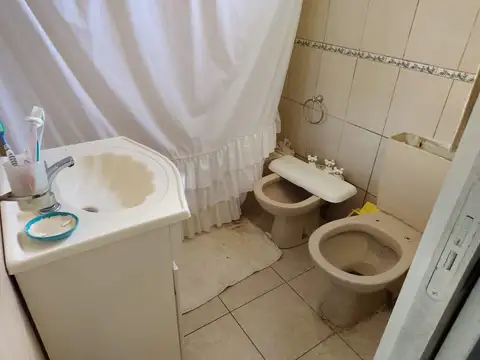 venta casa mas dos locales .PILAR