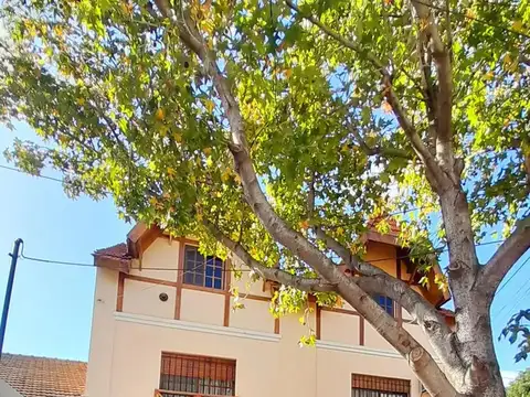 Excelente Dúplex 3 Plantas 4 Ambientes con Cochera y Patio