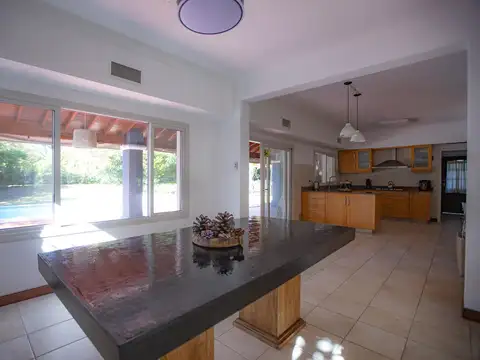 Casa en Alquiler en Ayres De Pilar, USD 2.400