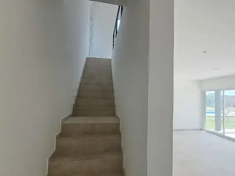 Venta Casa 4 ambientes Santa Elena Pilar del Este