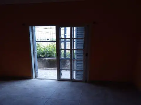 DEPARTAMENTO CON DOS AMBIENTE AMPLIOS Y GARAGE 