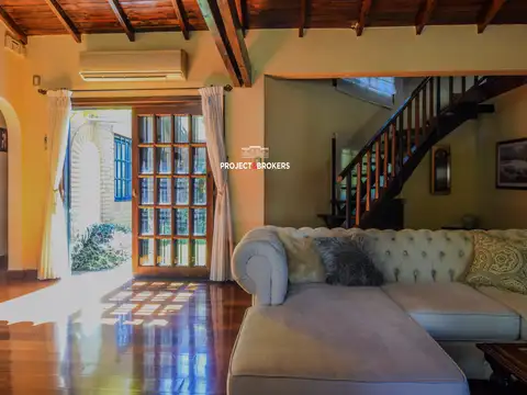 Casa en Venta con 3 cocheras