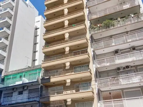 Alquiler 2 ambientes  al frente con balcón amenities