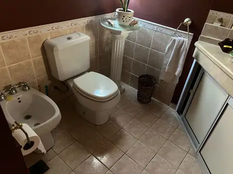 Casa 6 ambientes con 3 baños