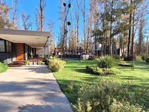 Casa 5 ambientes con 2 baños