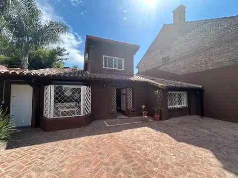 Excelente Casa en Beccar, venta, reciclada completamente, 3 dormitorios, pileta