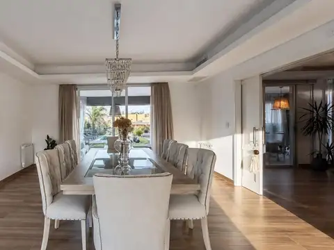 Casa 6 ambientes con 5 baños