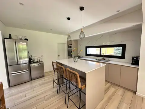 Casa 5 ambientes con 3 baños