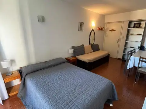 Monoambiente equipado con balcón con vista lateral al mar, ubicado en Diagonal alberdi 2336 5D