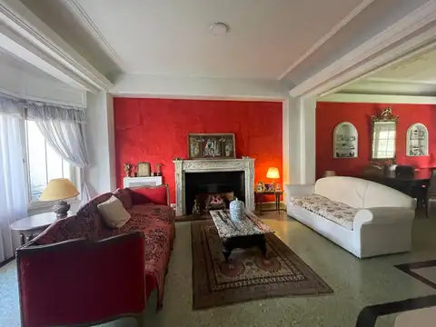 Casa en Venta con 3 cocheras