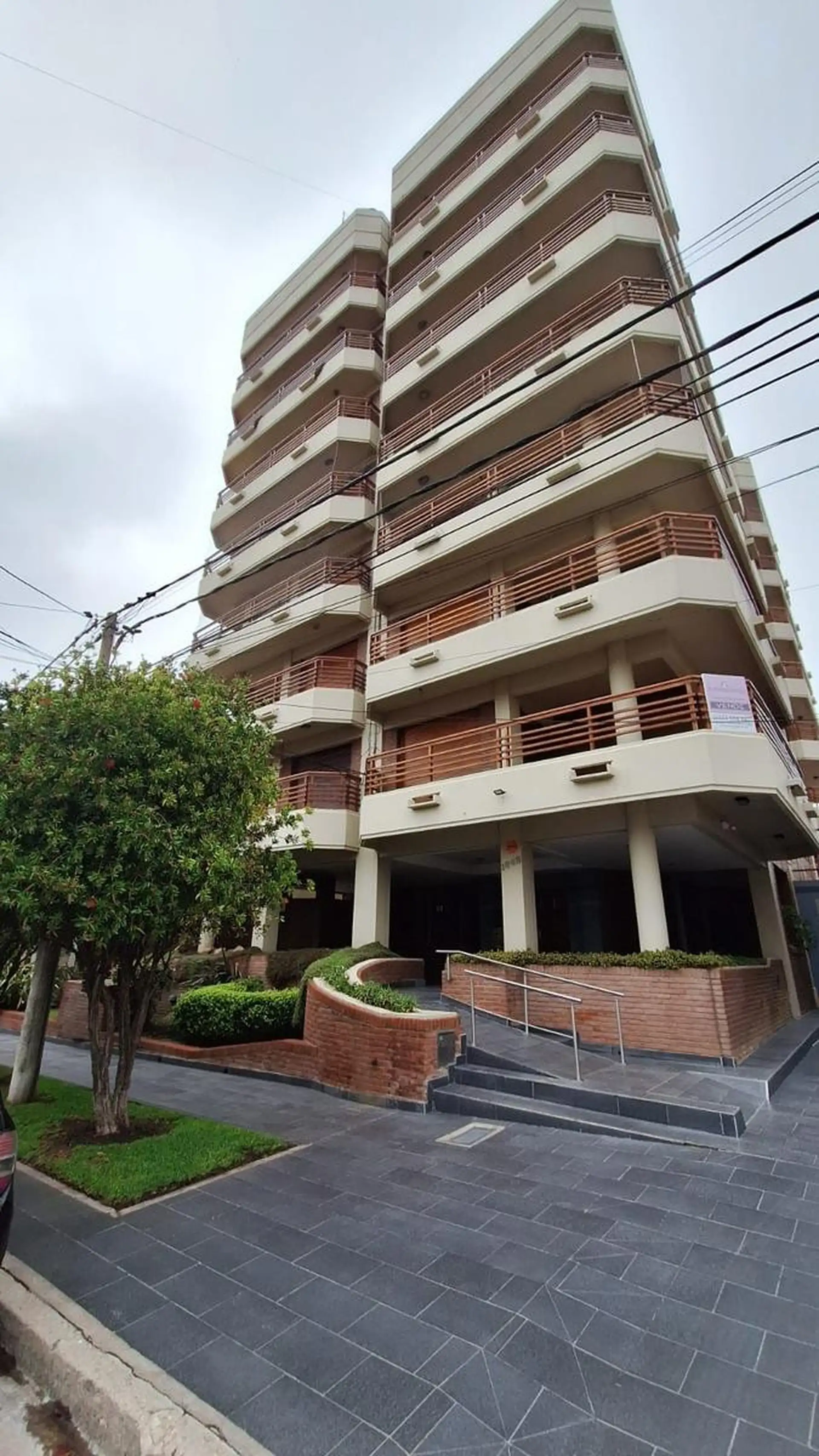 Departamento de 3 ambientes al frente con balcón terraza