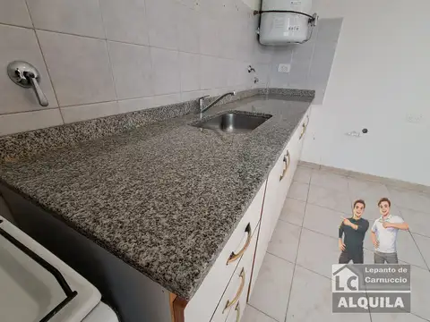 DEPARTAMENTO 2 AMBIENTES EN ALQUILER EN SAN JUSTO CENTRO. EN 2º PISO Y AL FRENTE. CON ASCENSOR Y BALCÓN.
