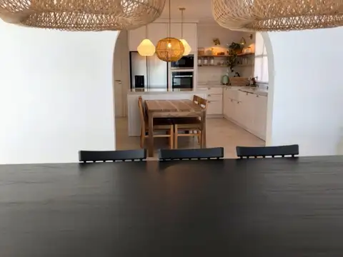 Casa 7 ambientes con 5 baños