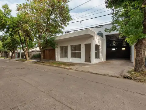 Galpón mas local comercial en alquier en  perez multiple usos amplio exelente