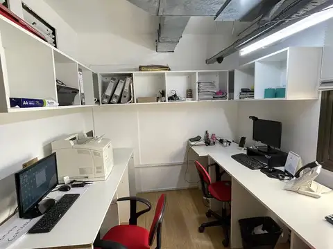 Oficina 5 ambientes con 2 baños
