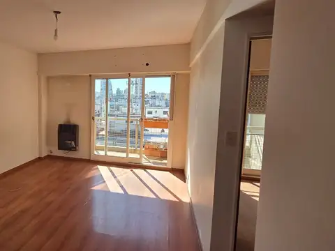 Departamento Dos Amb Piso Alto Muy Luminoso