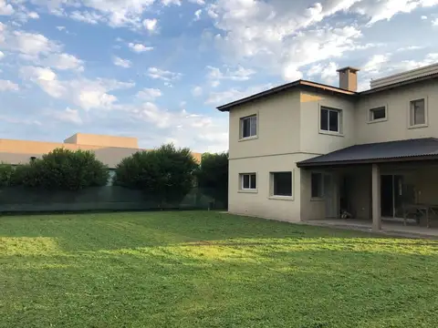 Casa en Venta en Altos Del Casco, USD 250.000