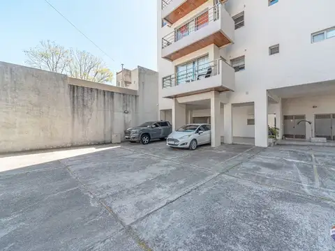 2 amb 7° piso con cochera y balcón Bernal Centro