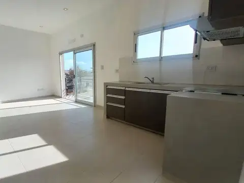 MONOAMBIENTE AL FRENTE A ESTENAR/BALCON Y TERRAZA 