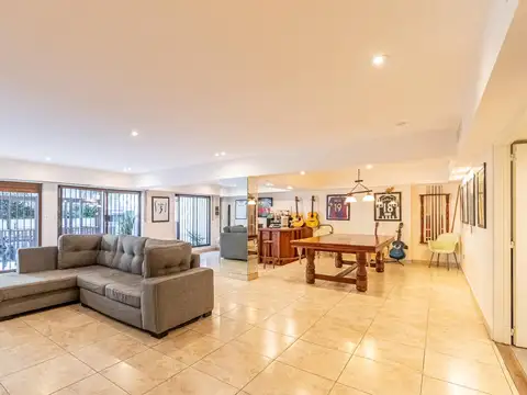 Venta de Departamento 5 Ambientes en  Villa Devoto