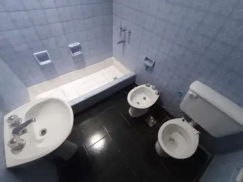 Depto Tipo Casa en Alquiler en Lomas del Mirador, $ 700.000