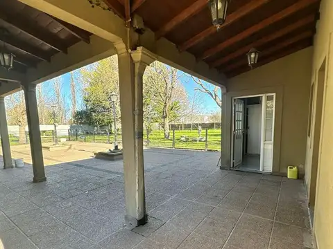 Casa en Alquiler con 1 cochera