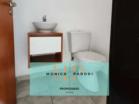 Casa en Alquiler con 2 cocheras