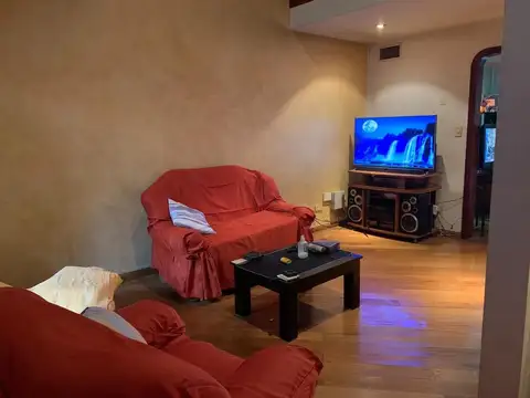 Casa en Venta con 3 cocheras