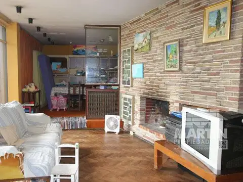 Casa 6 ambientes con 2 baños