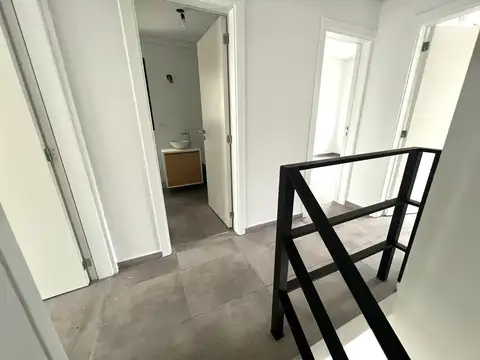 Casa 4 ambientes en condominio en Barrio Parque Leloir