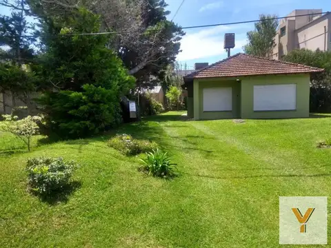 Casa en venta - 3 dormitorios 2 baños - 800mts2 - Costa Del Este