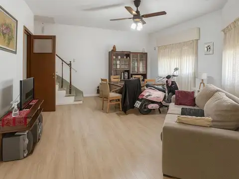 Depto Tipo Casa 4 ambientes con 2 baños