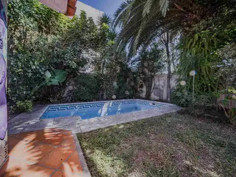 VENTA CASA 6 AMB OLIVOS JARDÍN Y PILETA CRÉDITO