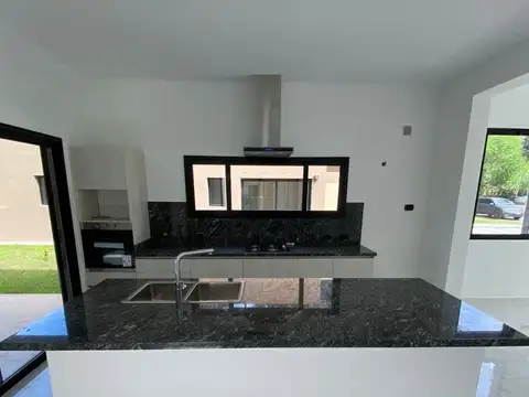 Casa en Venta en Countries y Barrios Cerrados en Lujan, USD 215.000