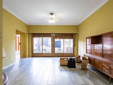 Casa 5 ambientes con 2 baños